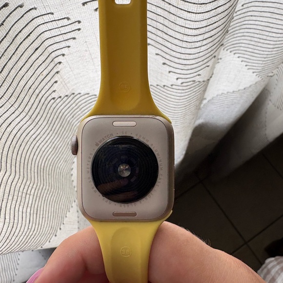 Apple Watch SE 2nd Generation (GPS) 40mm - Picture 8 of 13